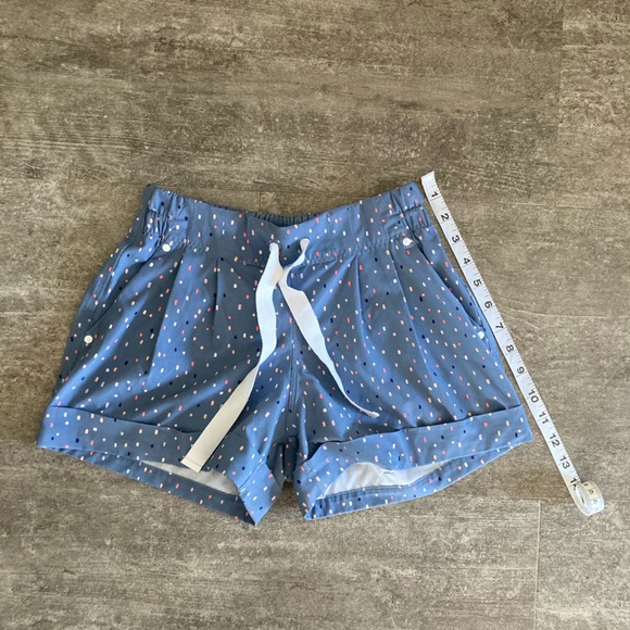Lululemon Spring Breakaway Short - Size 2 - Picture 2 of 5